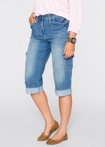 Dżinsy bojówki mid waist, ze stretchem. Niebieskie jeansy bonprix, bez wzorów, z jeansu. Za 112,99 zł.