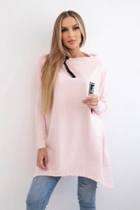 Bluza oversize z asymetrycznymi bokami pudrowy róż. Czerwone bluzy KESI, l, bez wzorów, z bawełny, bez kaptura. Za 209,11 zł.