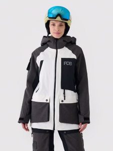 4F Kurtka narciarska w kolorze biało-antracytowym rozmiar: S. Białe kurtki sportowe 4f, m, bez wzorów, bez kaptura, narciarskie. Za 480,90 zł.