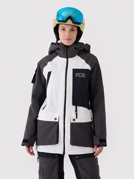 4F Kurtka narciarska w kolorze biało-antracytowym rozmiar: M. Białe kurtki sportowe 4f, m, bez wzorów, bez kaptura, narciarskie. Za 327,10 zł.