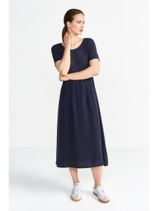 Rich & Royal Sukienka w kolorze granatowym rozmiar: L. Niebieskie sukienki Rich & Royal, l, bez wzorów, bez kołnierzyka, bez ramiączek, midi. Za 234,95 zł.