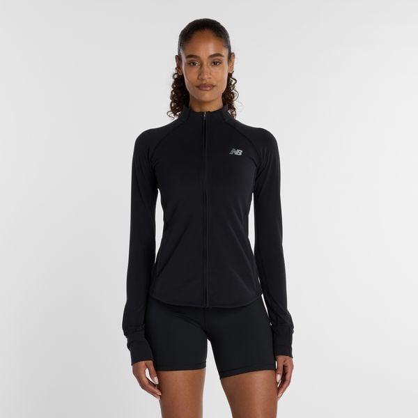 Bluza damska New Balance WJ53101BK – czarna. Czarne bluzy New Balance, xl, bez wzorów, z materiału, bez kaptura. Za 359,99 zł.