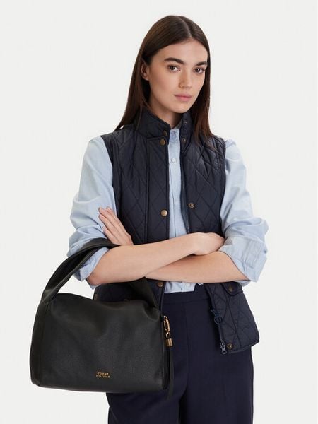 Tommy Hilfiger Torebka City Leather Shoulder Bag AW0AW18152 Czarny. Czarne torebki klasyczne TOMMY HILFIGER, bez wzorów, ze skóry, bez dodatków. Za 488,99 zł.