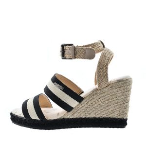 Czarne espadryle, sandały damskie Big Star Ll274884. Czarne sandały Big Star, bez wzorów, z tkaniny, bez obcasa, na koturnie, bez zapięcia. W wyprzedaży za 95,84 zł.