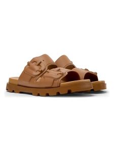 Camper Klapki "Brutus" w kolorze jasnobrązowym rozmiar: 40. Brązowe klapki Camper, bez wzorów, z otwartym noskiem, bez obcasa. Za 239,99 zł.