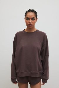Bluza damska z przeszyciami w kolorze PURPLE TAUPE - NORD-UNI. Fioletowe bluzy Marsala, m, bez wzorów, z bawełny, bez kaptura. Za 319,90 zł.