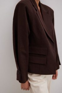 Marynarka o prostym kroju w kolorze INTENSE BROWN - RICHMOND. Brązowe marynarki i żakiety Marsala, bez wzorów, z bawełny, eleganckie. Za 599,90 zł.