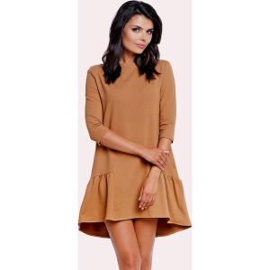 Sukienka w kolorze karmelowym. Brązowe sukienki marki Moda w jesiennych kolorach, z asymetrycznym kołnierzem. W wyprzedaży za 69,95 zł.