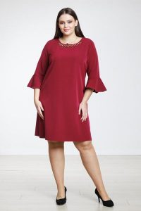 Bordowa trapezowa sukienka Elena XXL OVERSIZE. Czerwone sukienki Moda Size Plus Iwanek, na imprezę, s, bez wzorów, z materiału, eleganckie, bez kołnierzyka, bez ramiączek, midi, oversize. Za 259,90 zł.