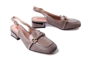 ARTIKER RELAKS 56C1996 taupe, czółenka damskie. Szare czółenka Artiker Relaks, bez wzorów, bez obcasa, na obcasie, bez zapięcia. Za 249,90 zł.