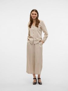 Vero Moda Spodnie w kolorze beżowo-czarnym rozmiar: XS. Brązowe spodnie z wysokim stanem Vero Moda, bez wzorów, z materiału, z podwyższonym stanem. Za 61,60 zł.
