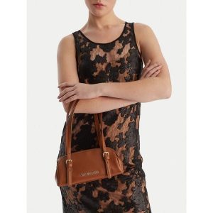 Torebka LOVE MOSCHINO. Brązowe torebki klasyczne LOVE MOSCHINO, bez wzorów, bez dodatków. Za 649,99 zł.