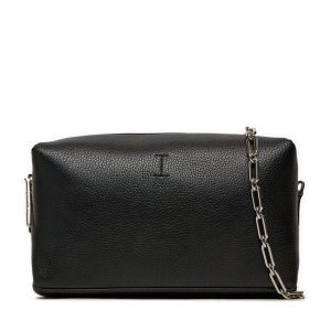Torebka Calvin Klein. Czarne listonoszki Calvin Klein, bez wzorów, bez dodatków. Za 219,99 zł.