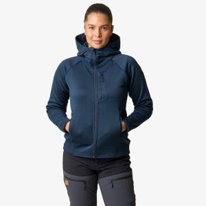Bluza z kapturem Hiking damska Swedemount Lofoten Tech Stretch Hood wodoodporna. Niebieskie bluzy SWEDEMOUNT, bez wzorów, z kapturem. Za 279,99 zł.