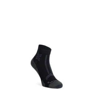 Skarpety biegowe X-Socks Trail Run Discover Ankle. Czarne skarpetki X-Socks, bez wzorów. Za 80,99 zł.