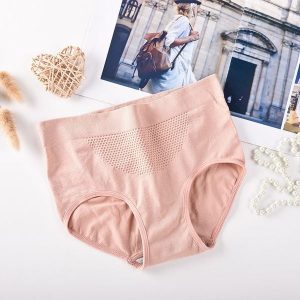 Figi modelujące sylwetkę z przewiewnego materiału Neculita. Szare figi Intica, bez wzorów. Za 39,00 zł.