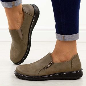 Khaki półbuty damskie Potocki 90352. Brązowe półbuty POTOCKI, na jesień, bez wzorów, z gumy, z okrągłym noskiem, bez obcasa, na płaskiej podeszwie, bez zapięcia. Za 139,00 zł.