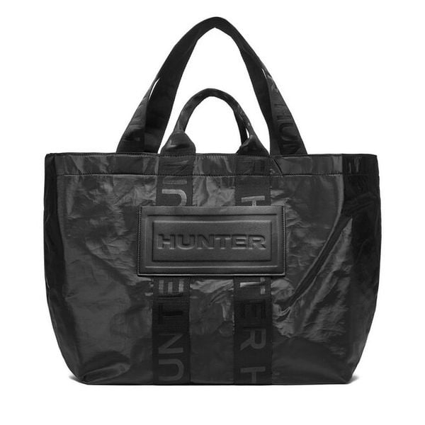Torebka Hunter. Czarne shopper bag Hunter, bez wzorów, bez dodatków. Za 219,99 zł.