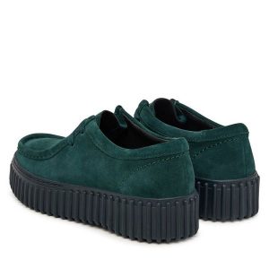 Półbuty Clarks. Zielone półbuty Clarks, bez wzorów, bez obcasa, na płaskiej podeszwie, bez zapięcia. Za 479,99 zł.