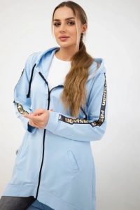 Bluza z suwakiem z tyłu błękitna. Niebieskie bluzy KESI, l, bez wzorów, z bawełny, z kapturem. Za 198,65 zł.