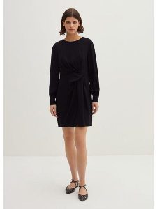 STEFANEL Sukienka w kolorze czarnym rozmiar: 44. Czarne sukienki Stefanel, bez wzorów, z wiskozy, bez kołnierzyka, bez ramiączek, mini, rozkloszowane. Za 304,99 zł.