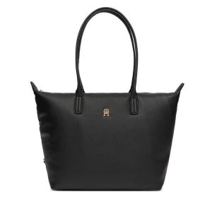 Torebka Tommy Hilfiger. Czarne torebki klasyczne TOMMY HILFIGER, bez wzorów, bez dodatków. Za 559,99 zł.