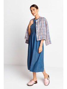 Rich & Royal Sukienka w kolorze niebieskim rozmiar: 36. Niebieskie sukienki Rich & Royal, bez wzorów, z lyocellu, bez kołnierzyka, bez ramiączek, midi, rozkloszowane. Za 272,31 zł.