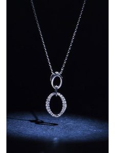 ATELIER DU DIAMANT Złota zawieszka "Loretta" z diamentami rozmiar: onesize. Szare zawieszki ATELIER DU DIAMANT, z diamentem, złote. Za 869,99 zł.