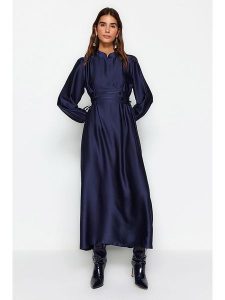 Trendyol Sukienka w kolorze granatowym rozmiar: 38. Niebieskie sukienki Trendyol, bez wzorów, bez kołnierzyka, bez ramiączek, maxi. Za 68,95 zł.
