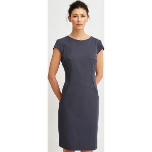 Simple - Sukienka. Czarne sukienki marki Simple, z elastanu, eleganckie, z okrągłym kołnierzem, z krótkim rękawem, mini, dopasowane. W wyprzedaży za 399,90 zł.