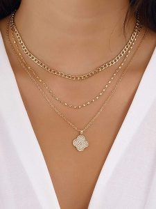 Nakkash Pozłacany naszyjnik z cyrkoniami rozmiar: onesize. Żółte naszyjniki Nakkash, z cyrkonią, metalowe. Za 91,99 zł.