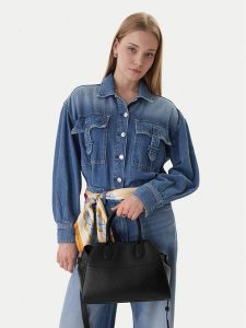 Guess Torebka HWYUAA P6236 Czarny. Czarne torebki klasyczne Guess, z aplikacjami, ze skóry, bez dodatków. Za 667,99 zł.