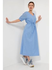 Josephine & Co Sukienka "Grazia" w kolorze niebieskim rozmiar: 44. Niebieskie sukienki Josephine & Co, bez wzorów, z bawełny, bez kołnierzyka, bez ramiączek, midi. Za 195,99 zł.