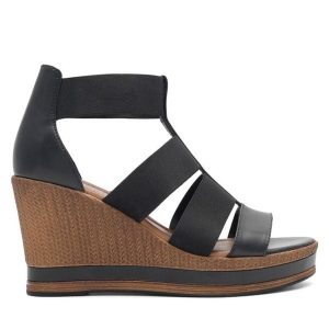 Sandały Lasocki. Czarne sandały Lasocki, bez wzorów, bez obcasa, na koturnie, bez zapięcia. Za 189,99 zł.