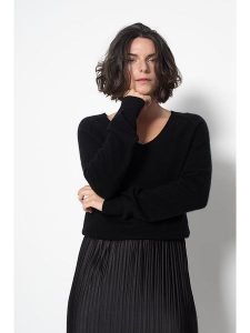 AUTHENTIC CASHMERE Kaszmirowy sweter "Giusalet" w kolorze czarnym rozmiar: L. Czarne swetry oversize AUTHENTIC CASHMERE, l, bez wzorów, z kaszmiru, bez ramiączek. Za 318,47 zł.