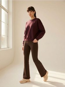 Bawełniane legginsy flare w prążek - brązowy. Brązowe legginsy Sinsay, bez wzorów, z bawełny. Za 35,99 zł.