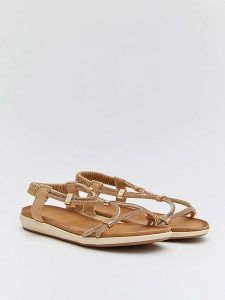 Bellucci Sandały w kolorze złotym rozmiar: 39. Żółte sandały Bellucci, bez wzorów, z otwartym noskiem, bez obcasa, bez zapięcia. Za 114,44 zł.