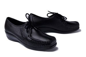 SOLO 065 SZ czarny 2, półbuty mokasyny damskie sznurowane. Czarne półbuty Solo, bez wzorów, ze skóry, bez obcasa, na obcasie, bez zapięcia. Za 244,90 zł.