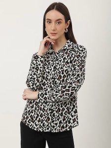 Marks & Spencer Koszula w kolorze biało-czarnym rozmiar: 46. Białe koszule Marks & Spencer, bez wzorów, bez kołnierzyka, bez ramiączek. Za 50,95 zł.