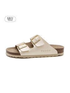 Teegu Klapki w kolorze złotym rozmiar: 41. Żółte klapki teegu, bez wzorów, z otwartym noskiem, bez obcasa. Za 121,99 zł.