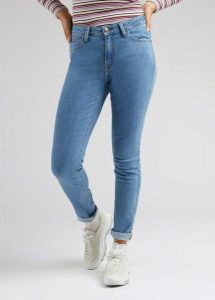 LEE DAMSKIE SPODNIE JEANSOWE LEE SCARLETT HIGH JUST A BREESE L626FAB38 112328321. Jeansy Lee, bez wzorów, z jeansu. Za 229,99 zł.