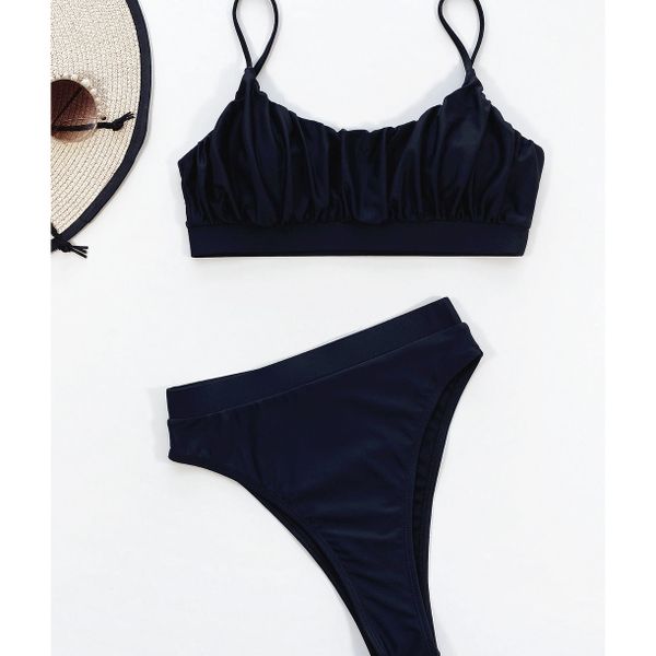 Strój kąpielowy zabudowany z marszczonym topem na plażę i basen Xochitl. Zielone bikini Intica, bez wzorów, z materiału. Za 149,00 zł.