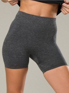 Krótkie legginsy - szary. Szare legginsy Sinsay, bez wzorów, krótkie. Za 22,99 zł.