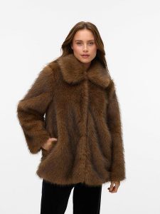 Vero Moda Kurtka przejściowa w kolorze jasnobrązowym rozmiar: XS. Brązowe kurtki Vero Moda, xs, bez wzorów, bez kaptura. Za 215,21 zł.