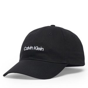 Czapka z daszkiem Calvin Klein. Czarne czapki Calvin Klein, bez wzorów. Za 139,99 zł.