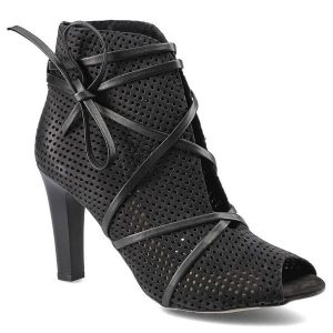 Czarne Botki Carinii Damskie Eleganckie Modne Buty. Czarne botki Carinii, bez wzorów, z nubiku, bez obcasa, na szpilce, bez zapięcia. Za 252,00 zł.