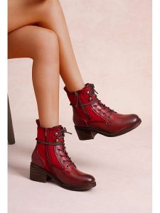 Foreverfolie Botki w kolorze czerwonym rozmiar: 36. Czerwone botki Foreverfolie, bez wzorów, bez obcasa, bez zapięcia. Za 152,99 zł.