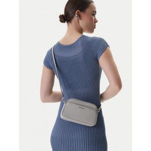 Torebka MICHAEL Michael Kors. Szare torebki klasyczne MICHAEL Michael Kors, bez wzorów, bez dodatków. Za 581,99 zł.