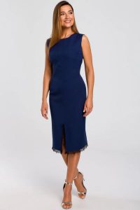 Elegancka sukienka ołówkowa midi rozcięcie na dole i koronka granatowa. Sukienki Sukienki.shop, do pracy, l, bez wzorów, z elastanu, biznesowe, bez kołnierzyka, bez ramiączek, midi, ołówkowe. W wyprzedaży za 174,00 zł.