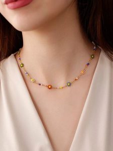 Nakkash Pozłacany naszyjnik z emaliowanymi elementami ozdobnymi - dł. 40 cm rozmiar: onesize. Żółte naszyjniki Nakkash, metalowe. Za 70,08 zł.